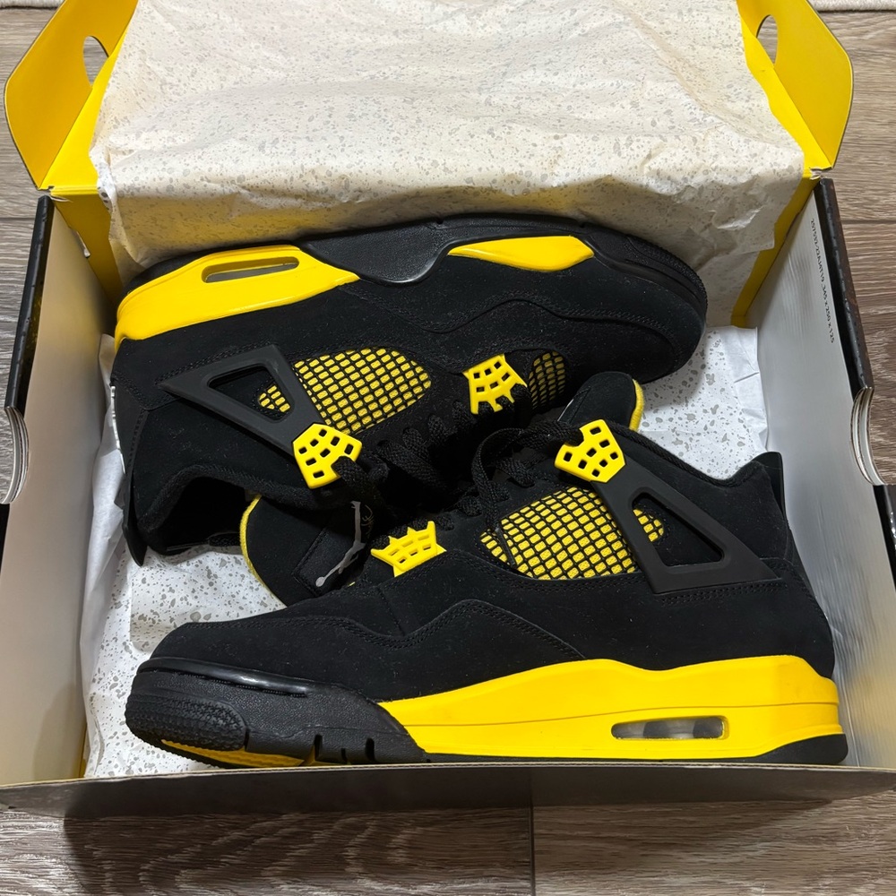 Nike Air Jordan 4 Retro Thunder 2023 Men's Shoes